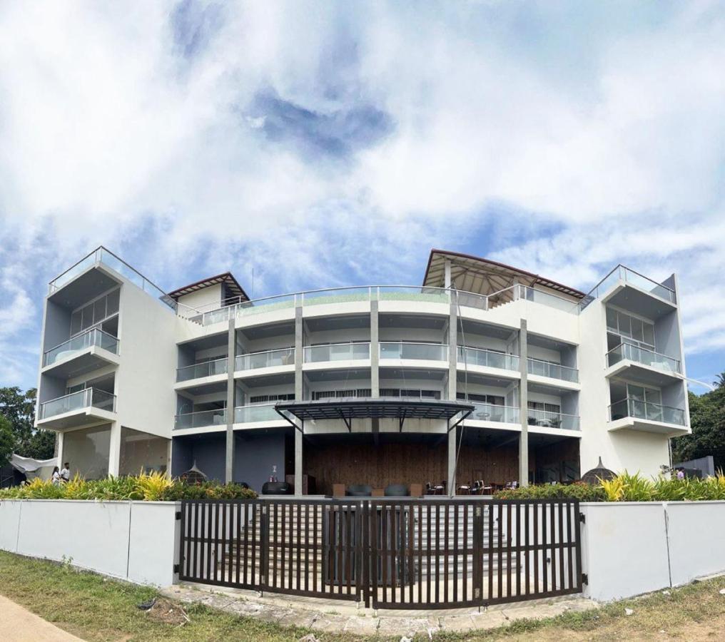 Mazarine Surf Suites Hiriketiya Dikwella Kültér fotó